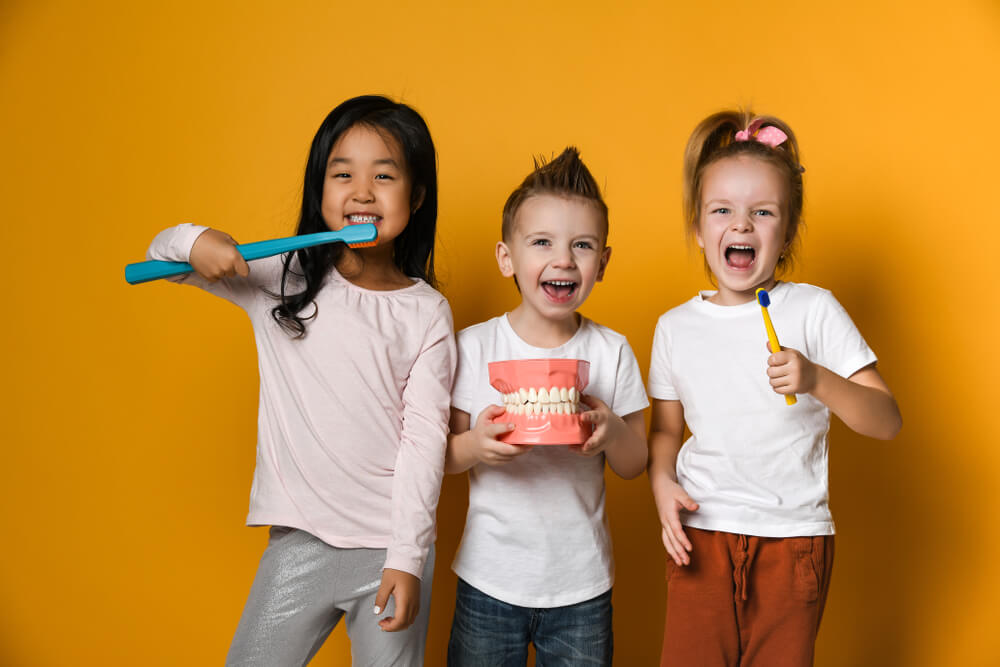 Desbloqueando sonrisas: Little Kids Dentistry Office da la bienvenida a los padres en un viaje por la salud bucal