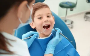 La importancia de los controles dentales periódicos para los niños