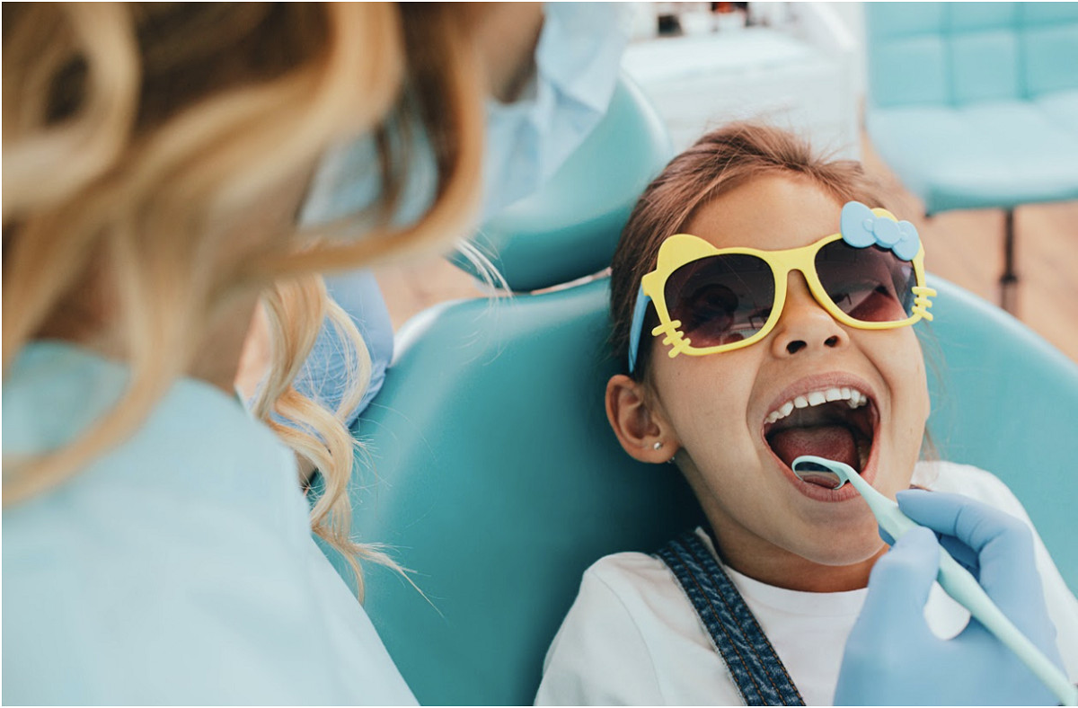 Garantizar una sonrisa saludable: la importancia del cuidado dental pediátrico durante el verano